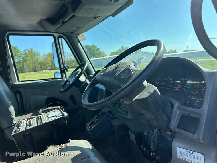 image for item FC2518 2005 International 4200 street sweeper truck