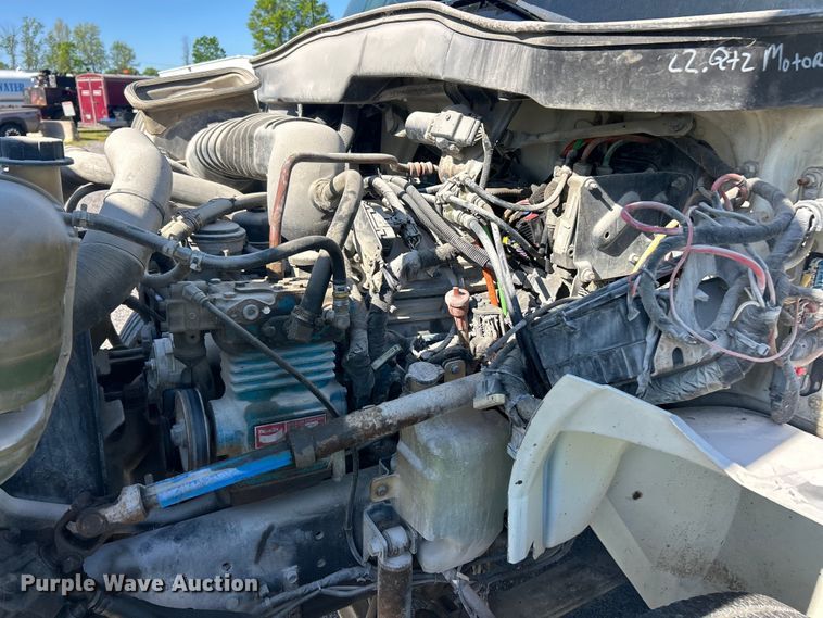 image for item FC2518 2005 International 4200 street sweeper truck