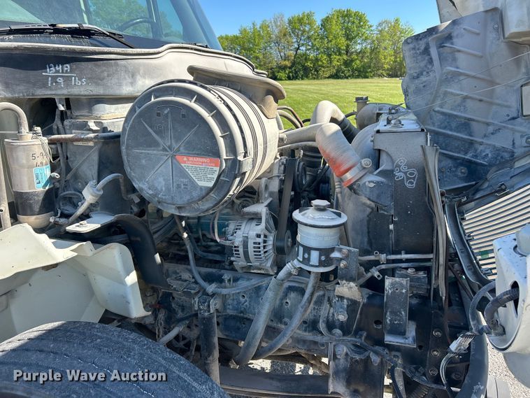 image for item FC2518 2005 International 4200 street sweeper truck