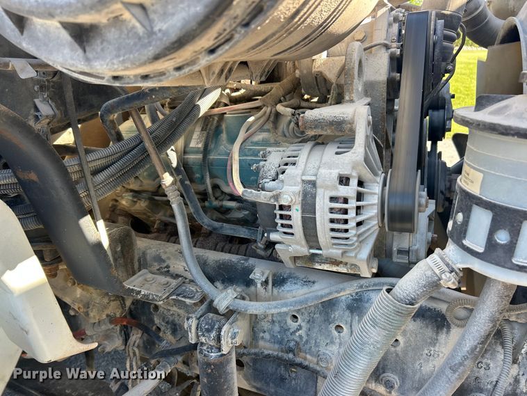 image for item FC2518 2005 International 4200 street sweeper truck