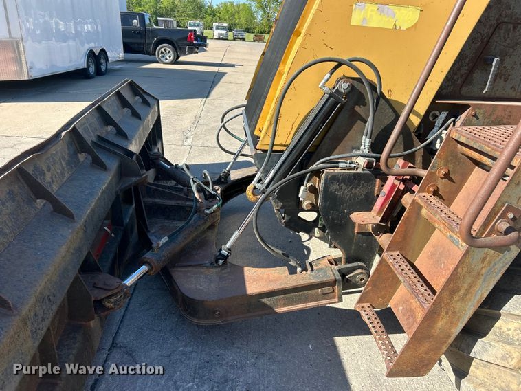 image for item FC2520 1995 Caterpillar Challenger DV87 tractor
