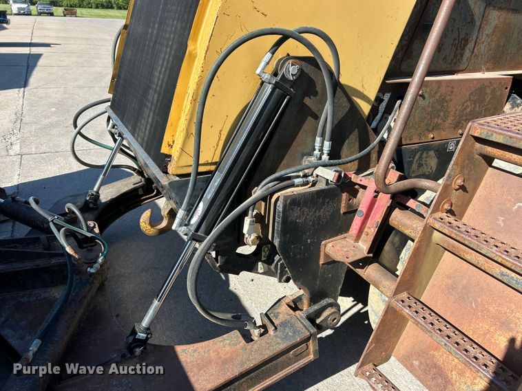 image for item FC2520 1995 Caterpillar Challenger DV87 tractor