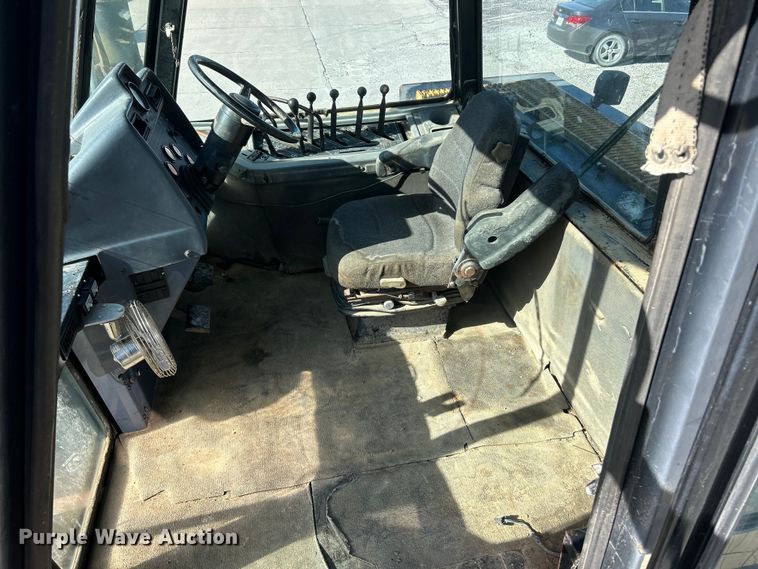 image for item FC2520 1995 Caterpillar Challenger DV87 tractor