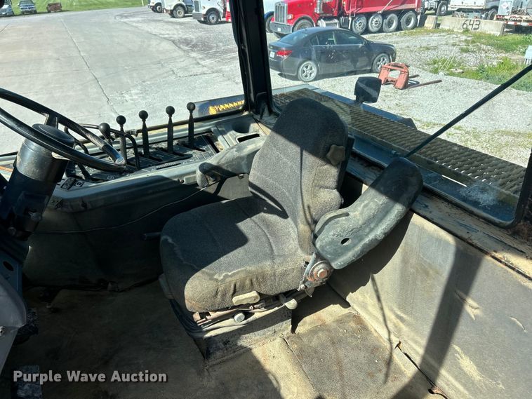 image for item FC2520 1995 Caterpillar Challenger DV87 tractor