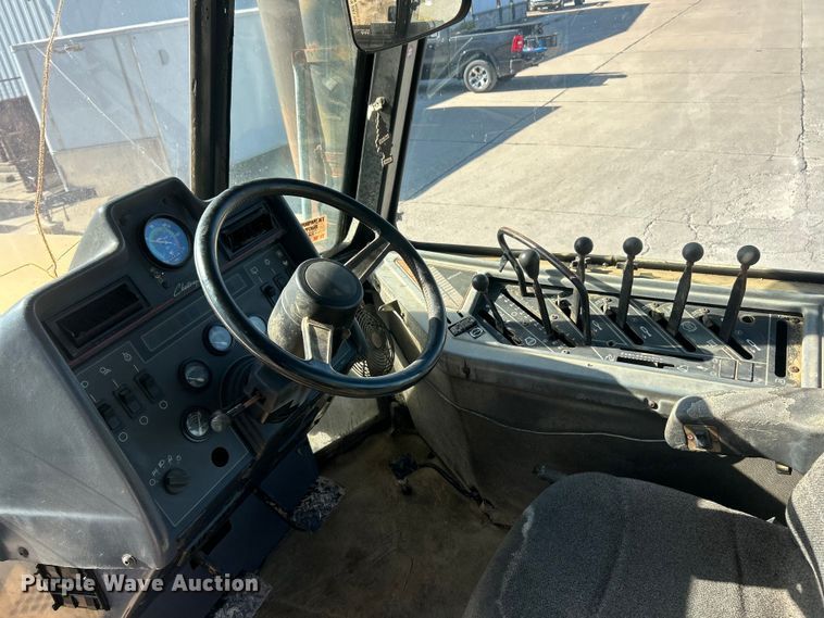 image for item FC2520 1995 Caterpillar Challenger DV87 tractor