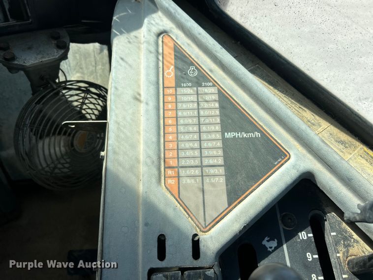 image for item FC2520 1995 Caterpillar Challenger DV87 tractor