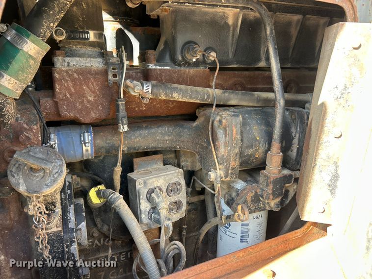 image for item FC2520 1995 Caterpillar Challenger DV87 tractor