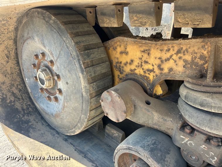 image for item FC2520 1995 Caterpillar Challenger DV87 tractor
