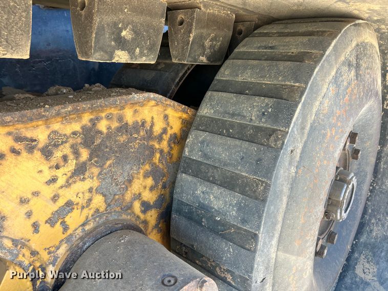 image for item FC2520 1995 Caterpillar Challenger DV87 tractor