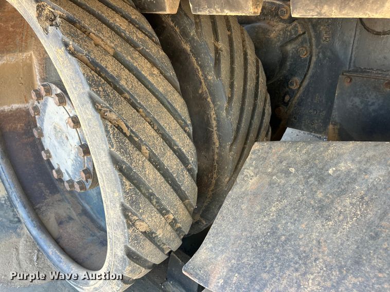 image for item FC2520 1995 Caterpillar Challenger DV87 tractor