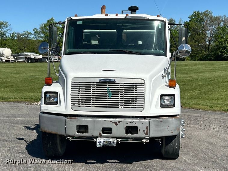 image for item FC2526 2005 Freightliner FL70 street sweeper truck
