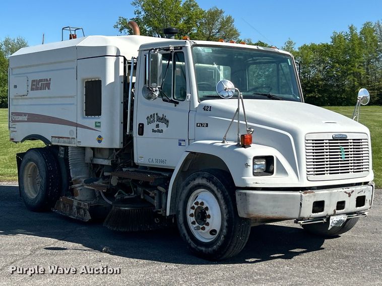 image for item FC2526 2005 Freightliner FL70 street sweeper truck
