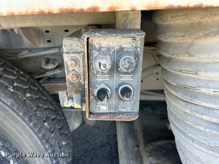 image for item FC2526 2005 Freightliner FL70 street sweeper truck