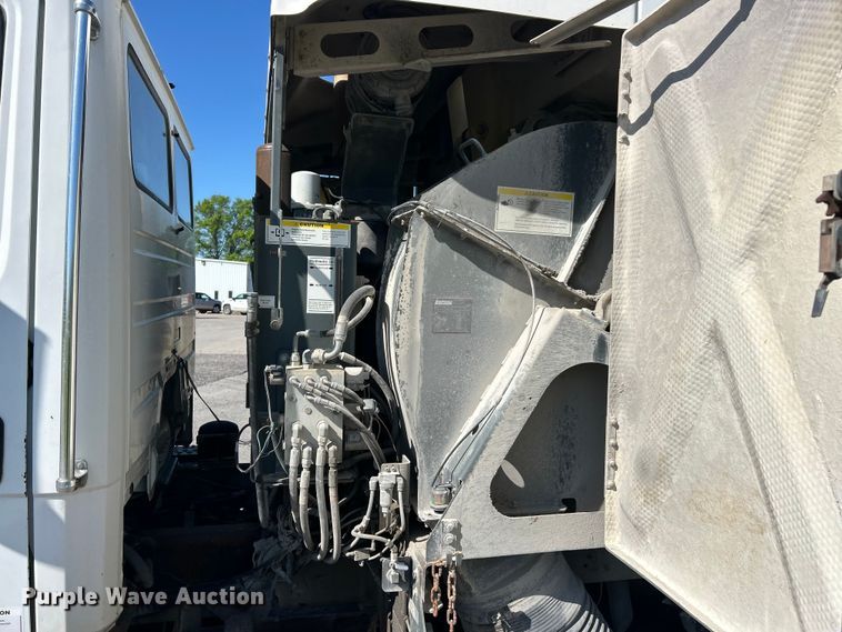 image for item FC2526 2005 Freightliner FL70 street sweeper truck