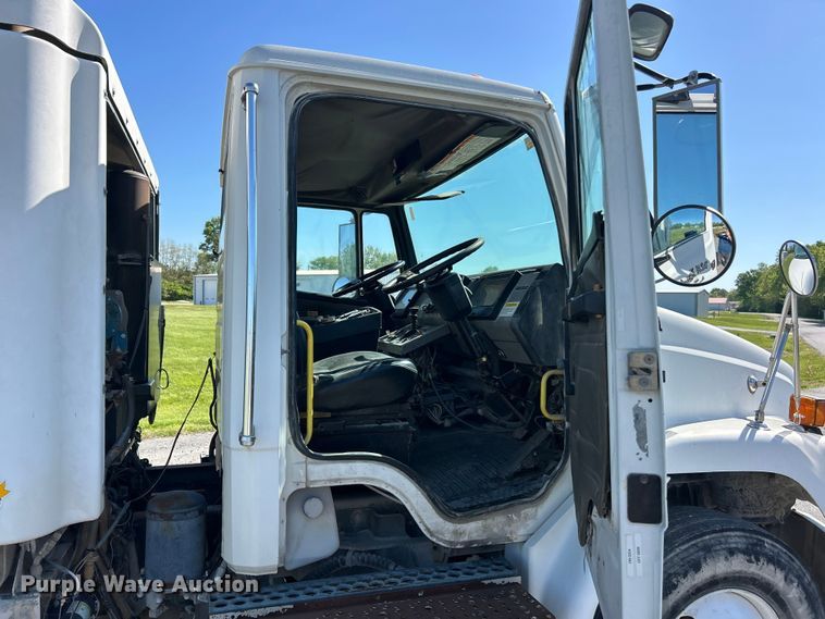 image for item FC2526 2005 Freightliner FL70 street sweeper truck