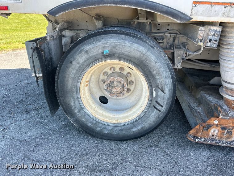 image for item FC2526 2005 Freightliner FL70 street sweeper truck