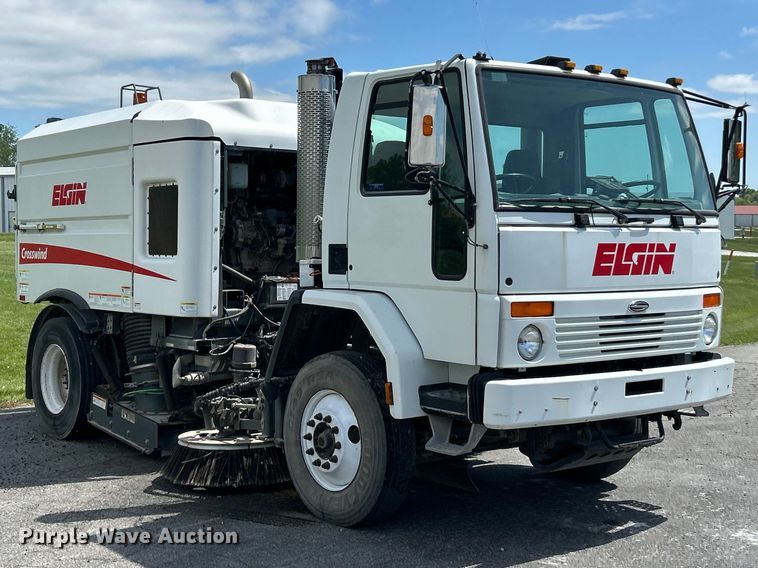 image for item FC2537 2007 Sterling SC8000 street sweeper truck