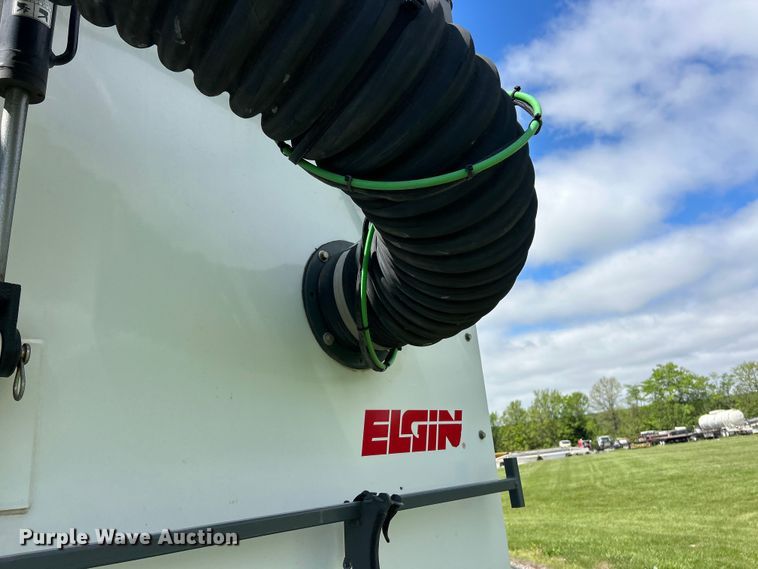 image for item FC2537 2007 Sterling SC8000 street sweeper truck