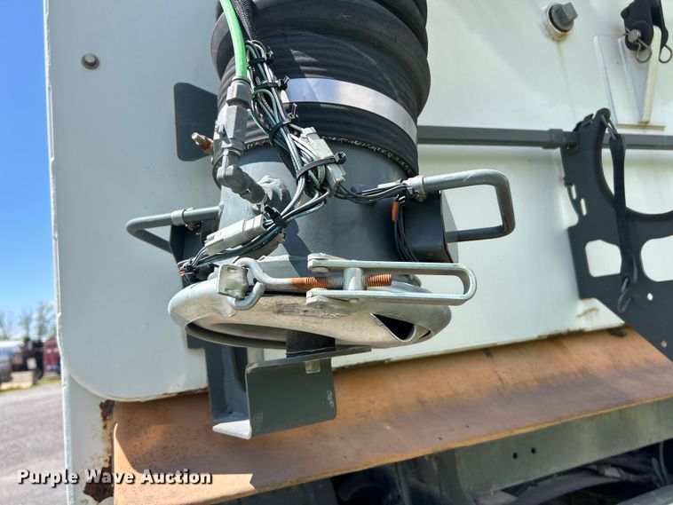 image for item FC2537 2007 Sterling SC8000 street sweeper truck