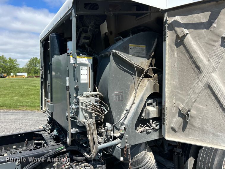 image for item FC2537 2007 Sterling SC8000 street sweeper truck