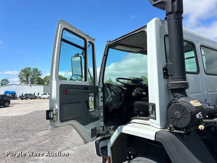 image for item FC2537 2007 Sterling SC8000 street sweeper truck