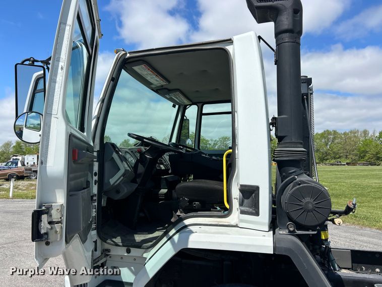 image for item FC2537 2007 Sterling SC8000 street sweeper truck