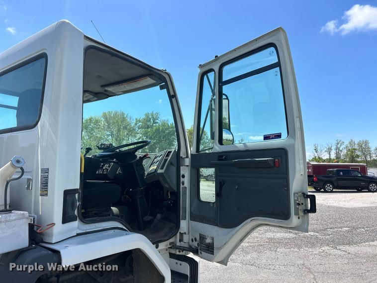 image for item FC2537 2007 Sterling SC8000 street sweeper truck