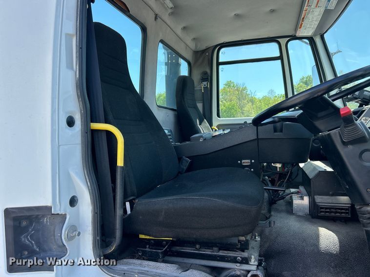 image for item FC2537 2007 Sterling SC8000 street sweeper truck