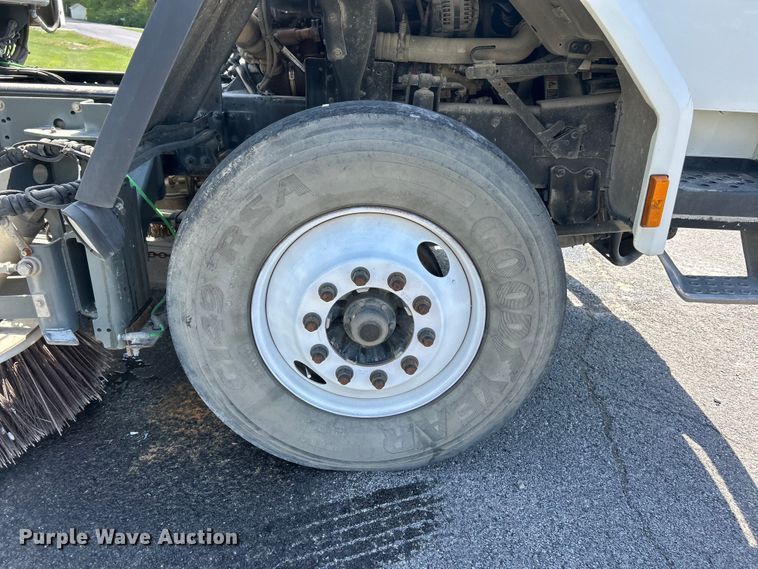 image for item FC2537 2007 Sterling SC8000 street sweeper truck