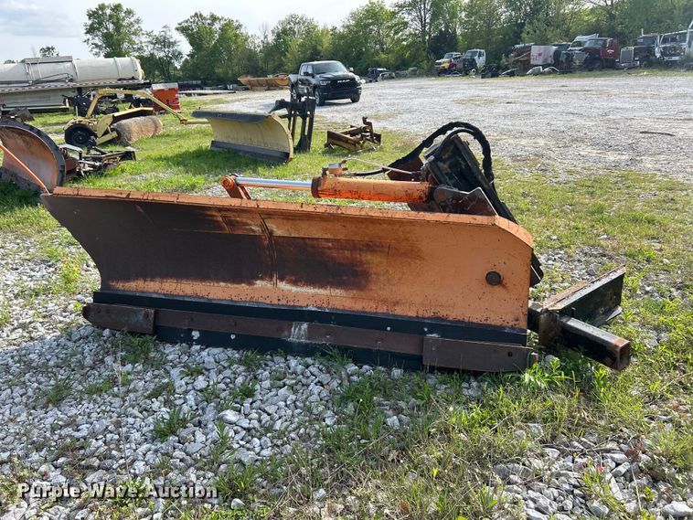 image for item FC2558 Henke 9' W wing plow