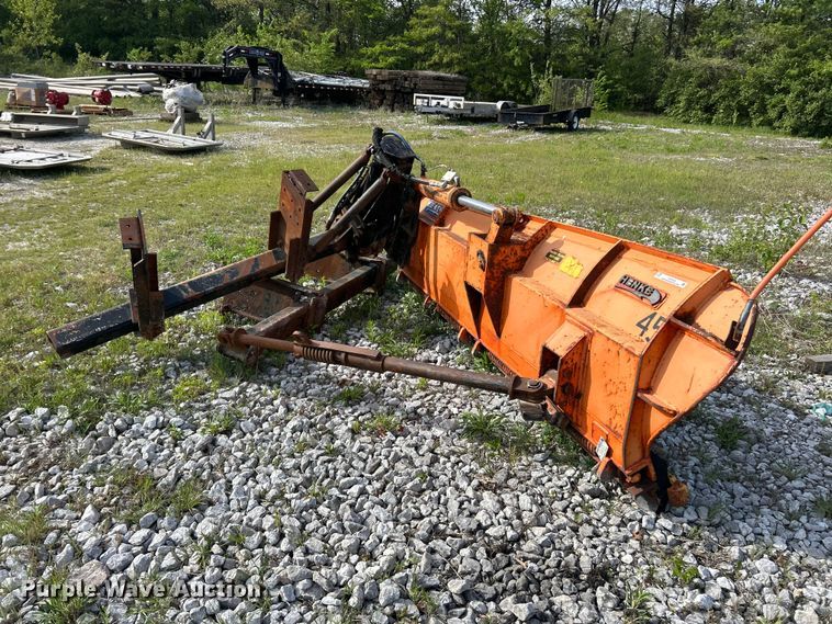image for item FC2558 Henke 9' W wing plow