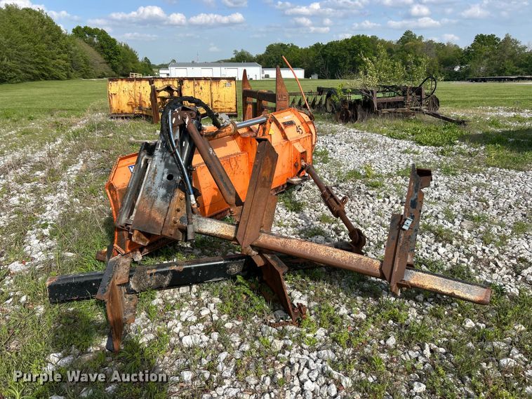 image for item FC2558 Henke 9' W wing plow