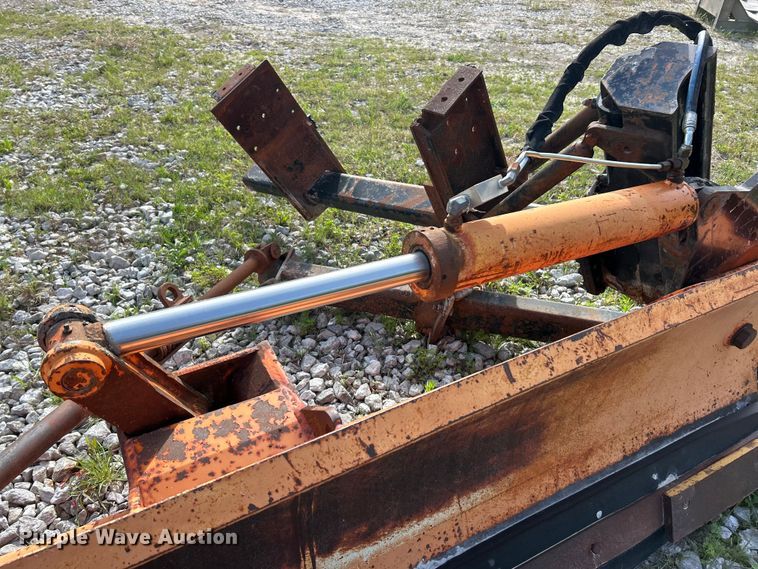 image for item FC2558 Henke 9' W wing plow