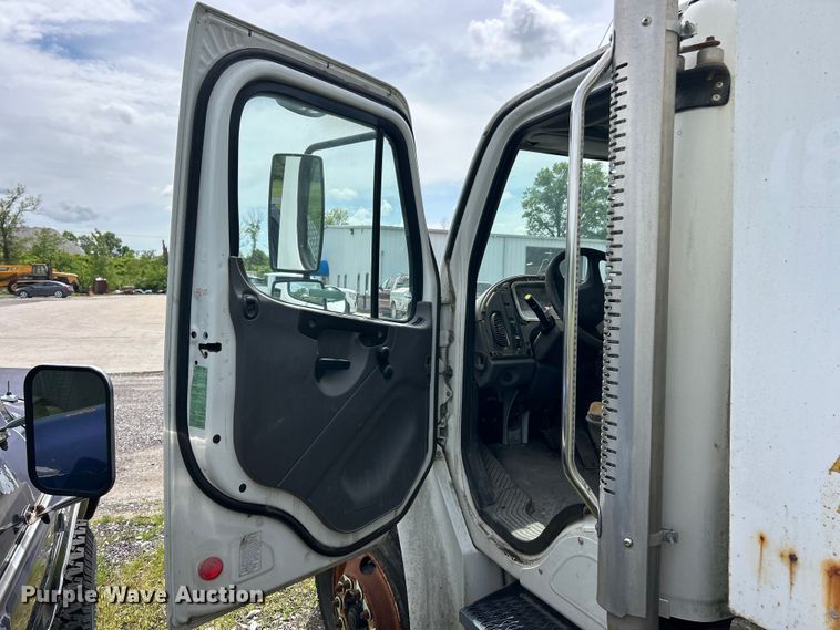 image for item FC2564 2007 Freightliner Business Class M2 street sweeper truck