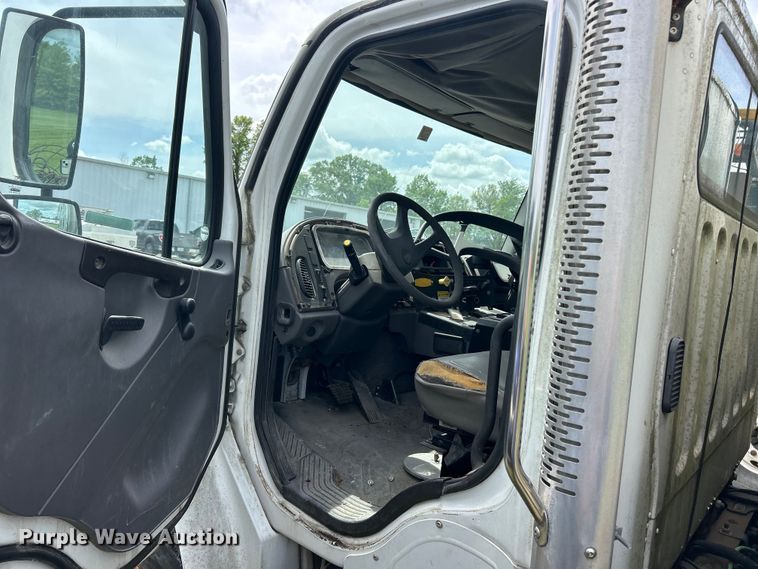 image for item FC2564 2007 Freightliner Business Class M2 street sweeper truck