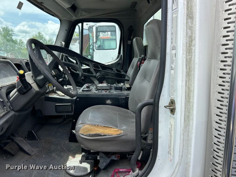 image for item FC2564 2007 Freightliner Business Class M2 street sweeper truck