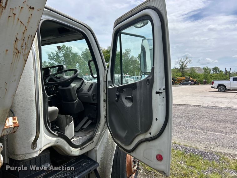 image for item FC2564 2007 Freightliner Business Class M2 street sweeper truck