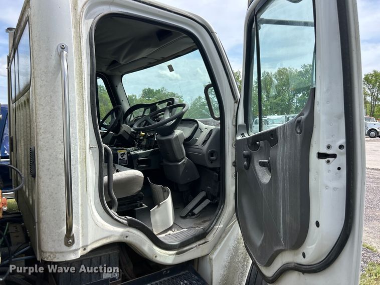 image for item FC2564 2007 Freightliner Business Class M2 street sweeper truck
