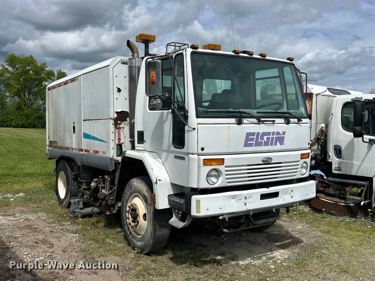 image for item FC2565 2002 Sterling SC8000 street sweeper truck