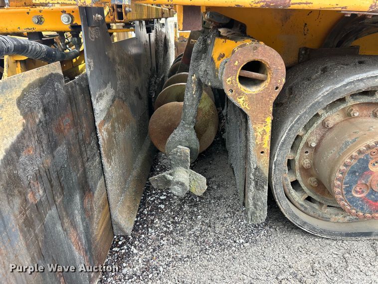 image for item FC2573 1999 Blaw-Knox PF-5510 paver