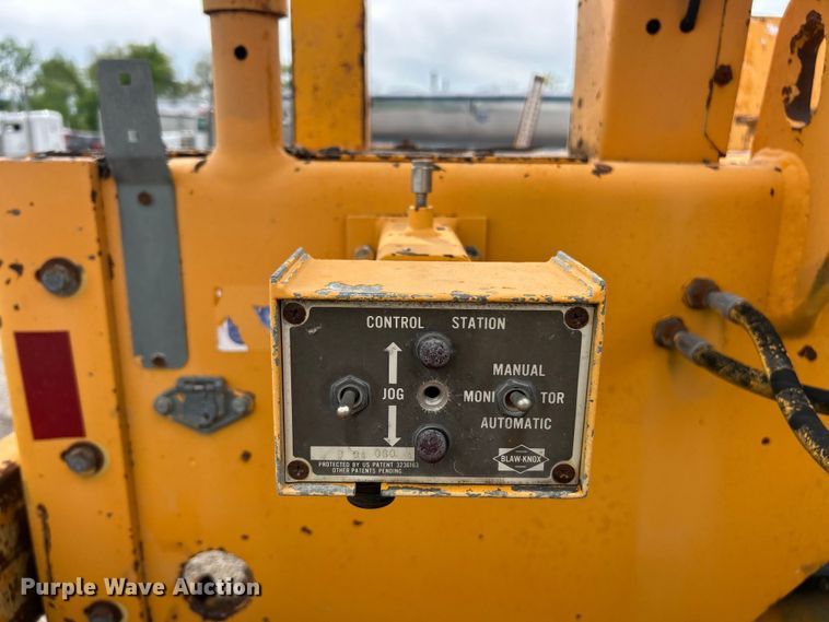 image for item FC2573 1999 Blaw-Knox PF-5510 paver