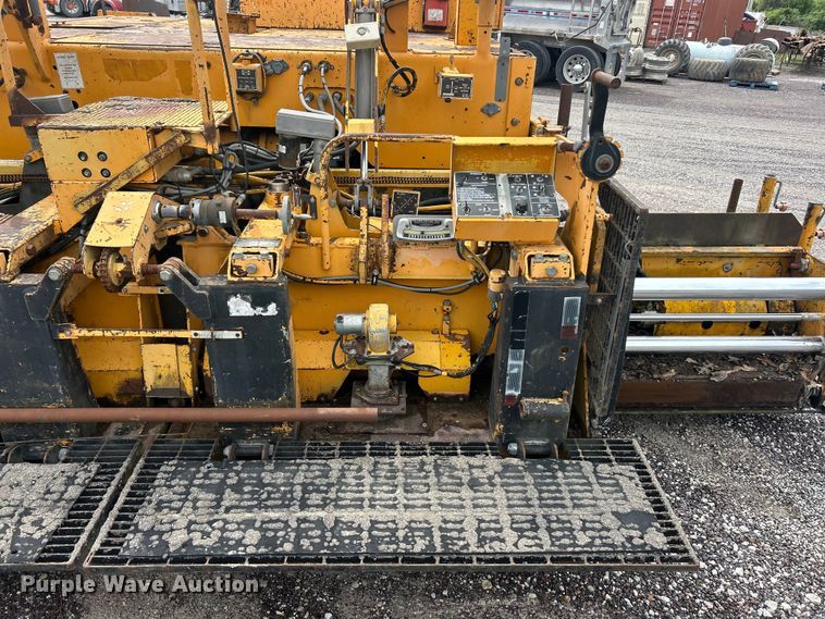 image for item FC2573 1999 Blaw-Knox PF-5510 paver