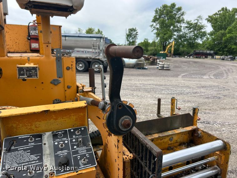 image for item FC2573 1999 Blaw-Knox PF-5510 paver
