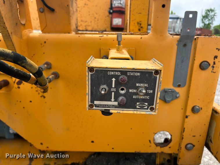 image for item FC2573 1999 Blaw-Knox PF-5510 paver