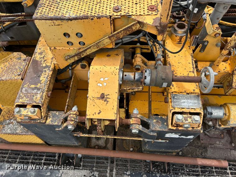 image for item FC2573 1999 Blaw-Knox PF-5510 paver