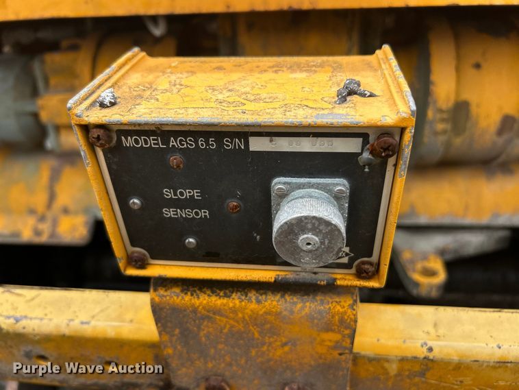 image for item FC2573 1999 Blaw-Knox PF-5510 paver