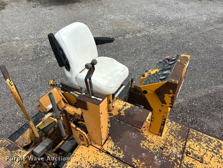 image for item FC2573 1999 Blaw-Knox PF-5510 paver