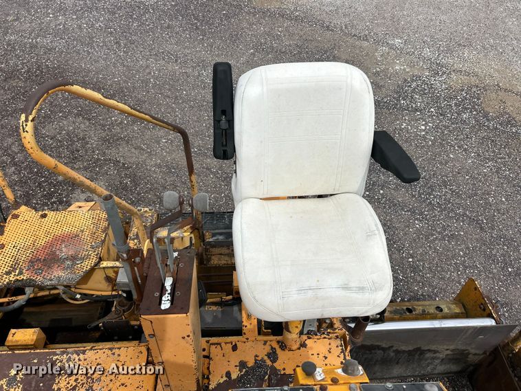 image for item FC2573 1999 Blaw-Knox PF-5510 paver