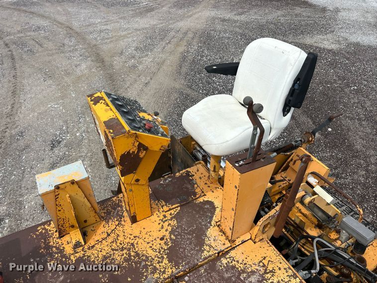 image for item FC2573 1999 Blaw-Knox PF-5510 paver