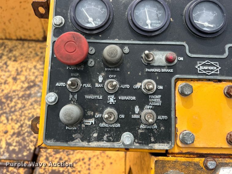 image for item FC2573 1999 Blaw-Knox PF-5510 paver